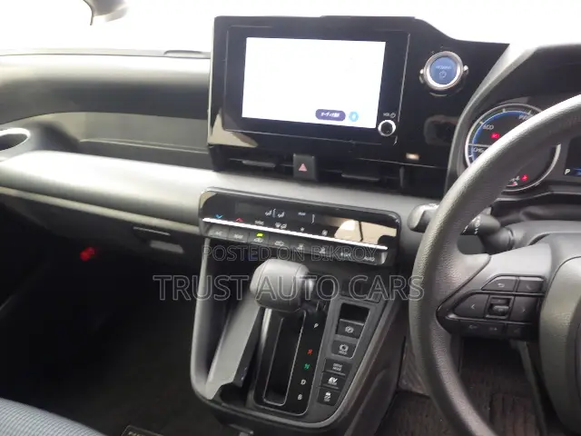 Toyota Noah 2022 Pearl