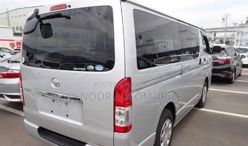 Toyota HiAce 2021 Silver
