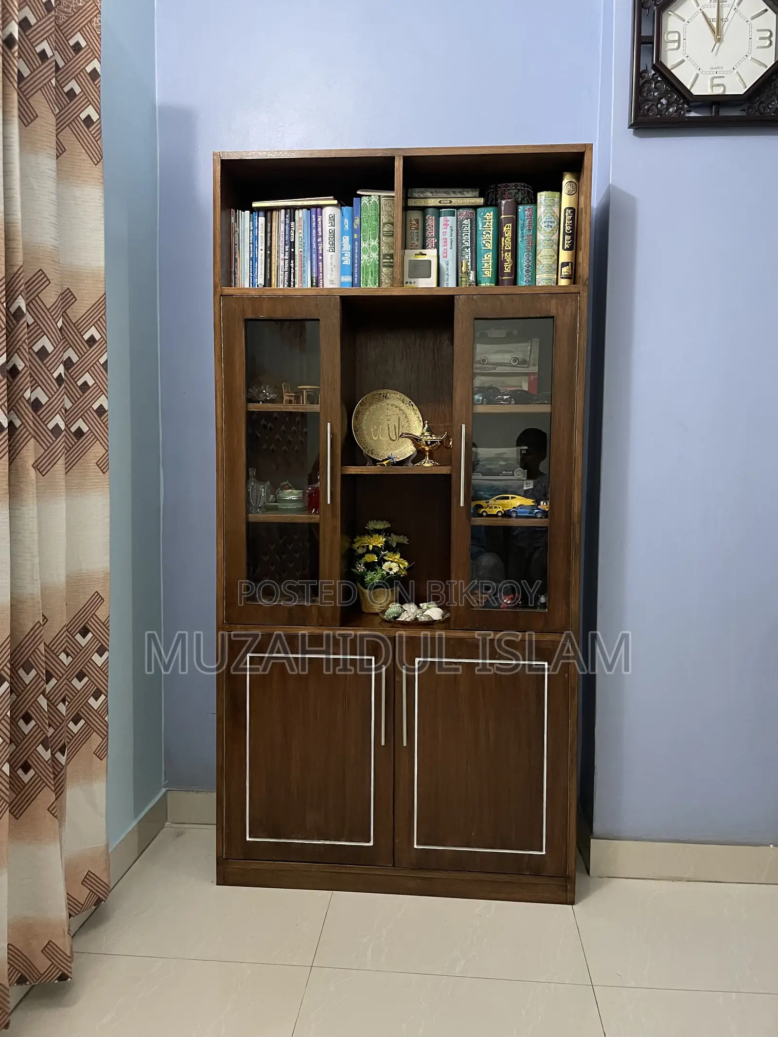 Showcase & Bookshelf