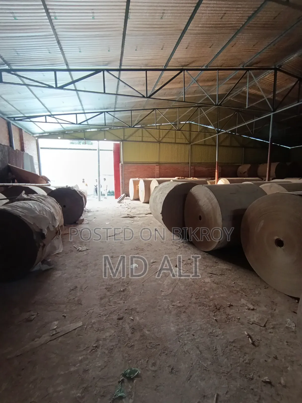Warehouse for rent. Suitable for warehouse, garments, factory etc.
