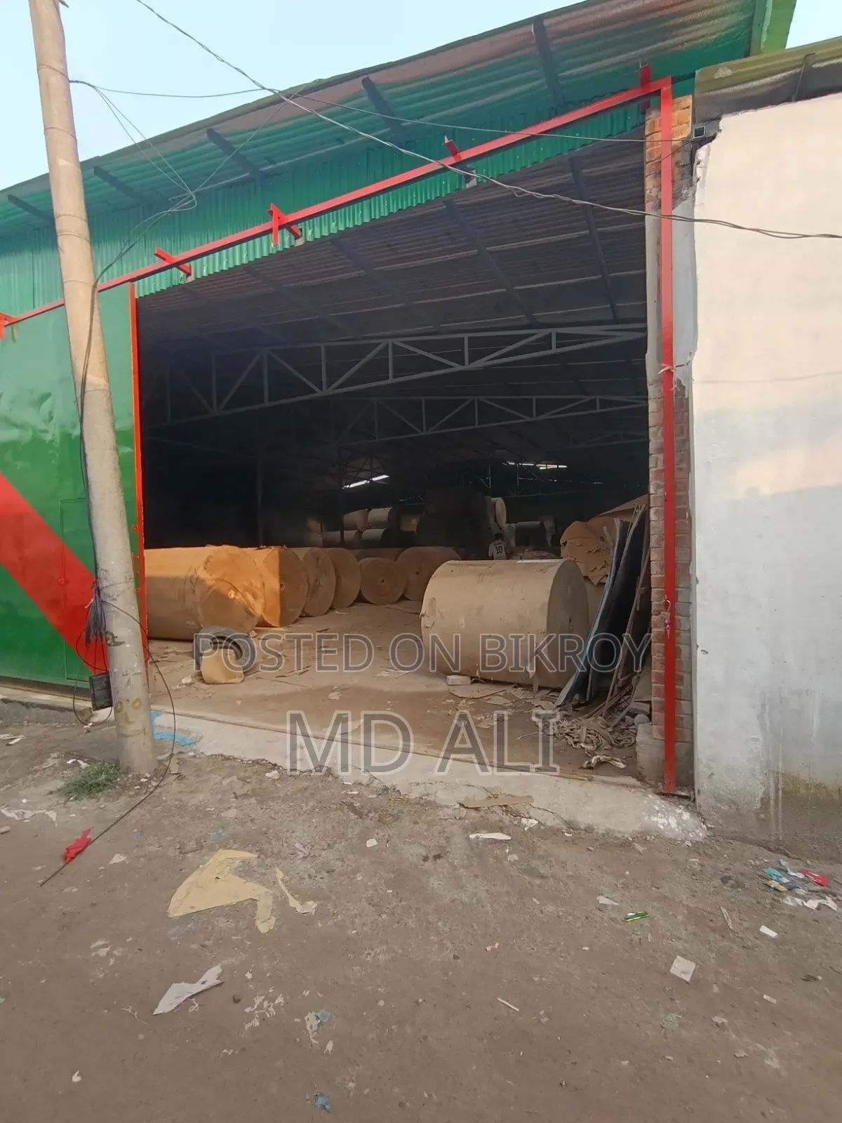 Warehouse for rent. Suitable for warehouse, garments, factory etc.