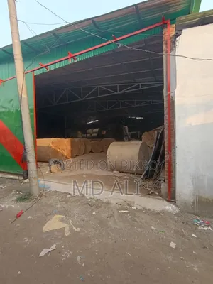 Warehouse for rent. Suitable for warehouse, garments, factory etc.