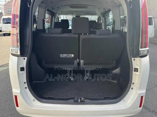 Toyota Noah 2021 White