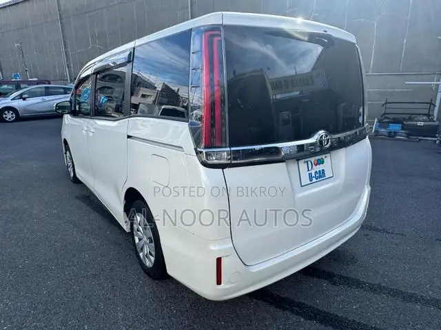 Toyota Noah 2021 White