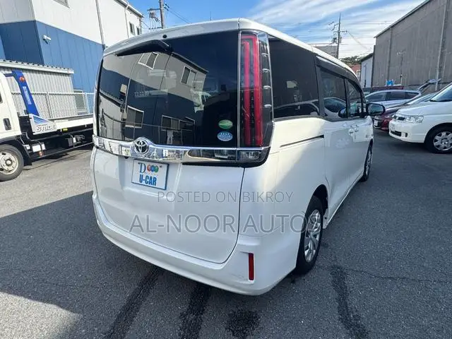 Toyota Noah 2021 White