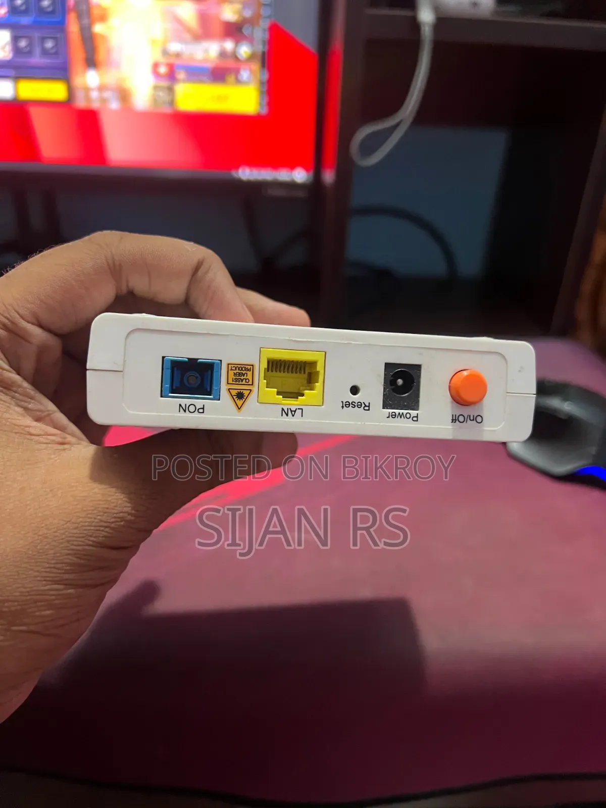 Both router and ONU will be sold.