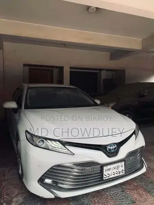 টয়োটা ক্যামরি ২০১৭ হোয়াইট