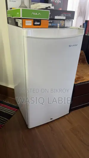Sharp Mini Fridge MODEL: SJ-K135SS