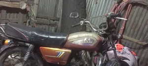 দায়াং ডিওয়াই১০০-এ ২০১০ লাল