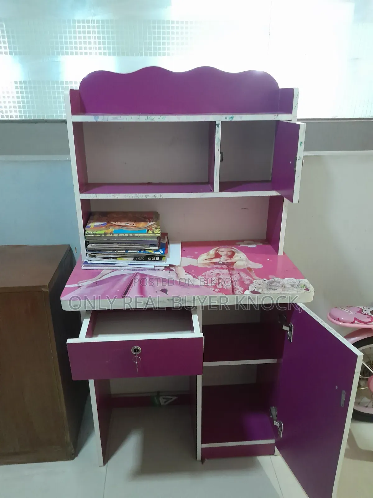 পড়ার টেবিল বসুন্ধরা
