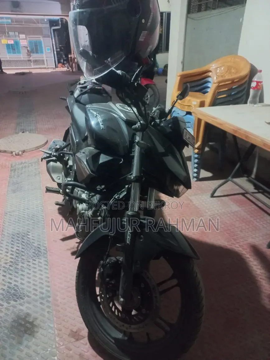হিরো এক্সট্রিম ১২৫আর ২০২৫ ব্ল্যাক