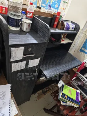 স্টাডি টেবিল
