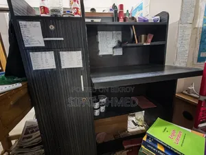স্টাডি টেবিল