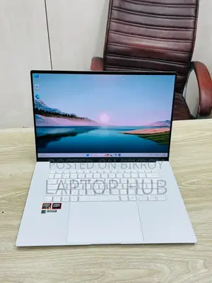 Laptop ASUS Zenbook S 16 OLED 24GB AMD Ryzen 9 SSD 2TB