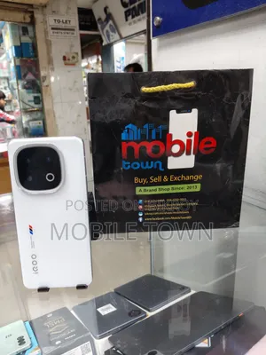 আইকিউওও ১৩ ২৫৬ জিবি হোয়াইট