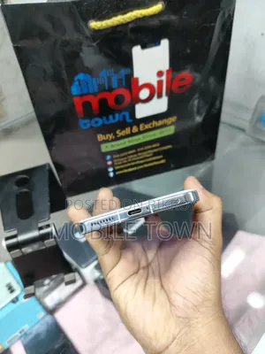 আইকিউওও ১৩ ২৫৬ জিবি হোয়াইট