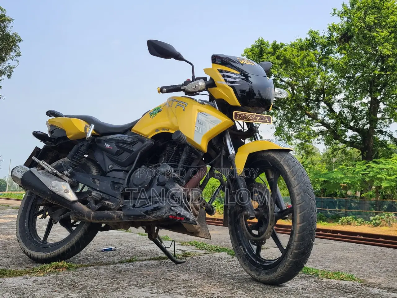 টিভিএস আপাচে ১৮০ আরটিআর ২০১১ হলুদ