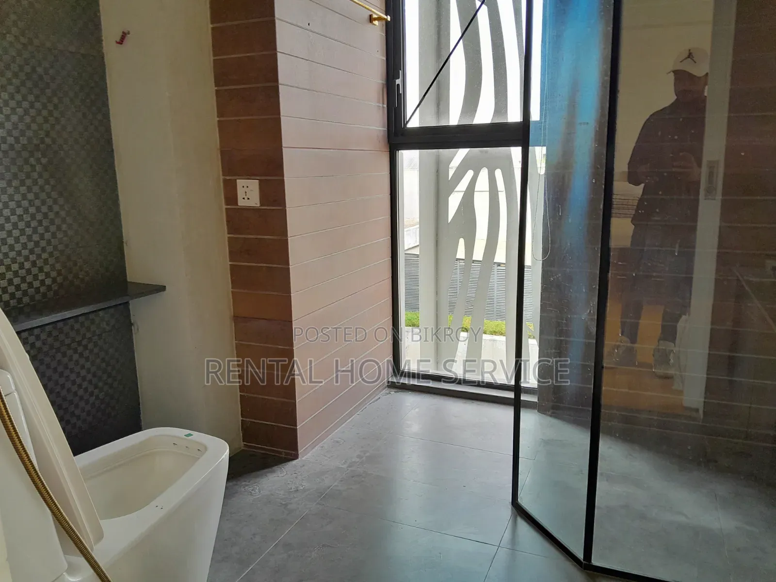 3 Bedroom Apartment in Semi Furnished for Rent