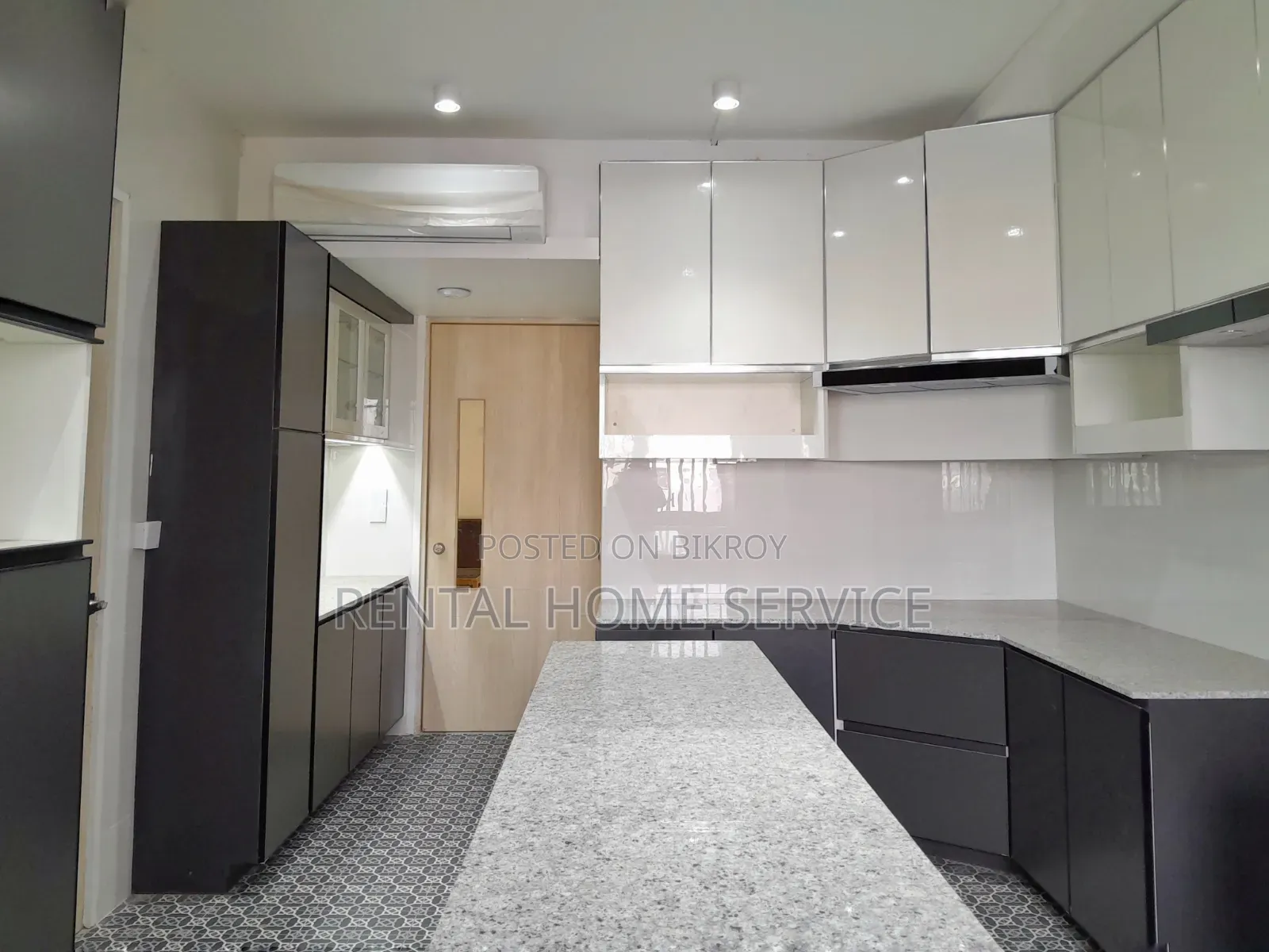 3 Bedroom Apartment in Semi Furnished for Rent