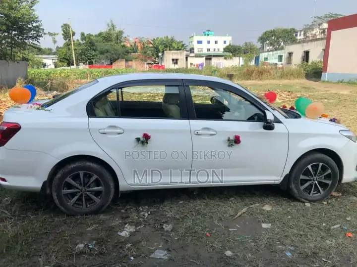টয়োটা অ্যাক্সিও ১.৫ জি টুডব্লিউডি ২০১৫ সাদা
