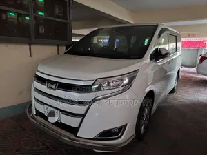 টয়োটা নোয়া ২০১৯ পার্ল