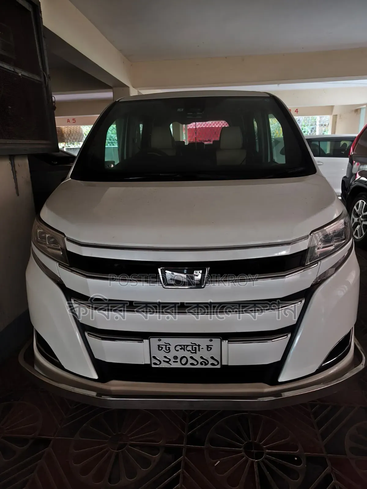 টয়োটা নোয়া ২০১৯ পার্ল