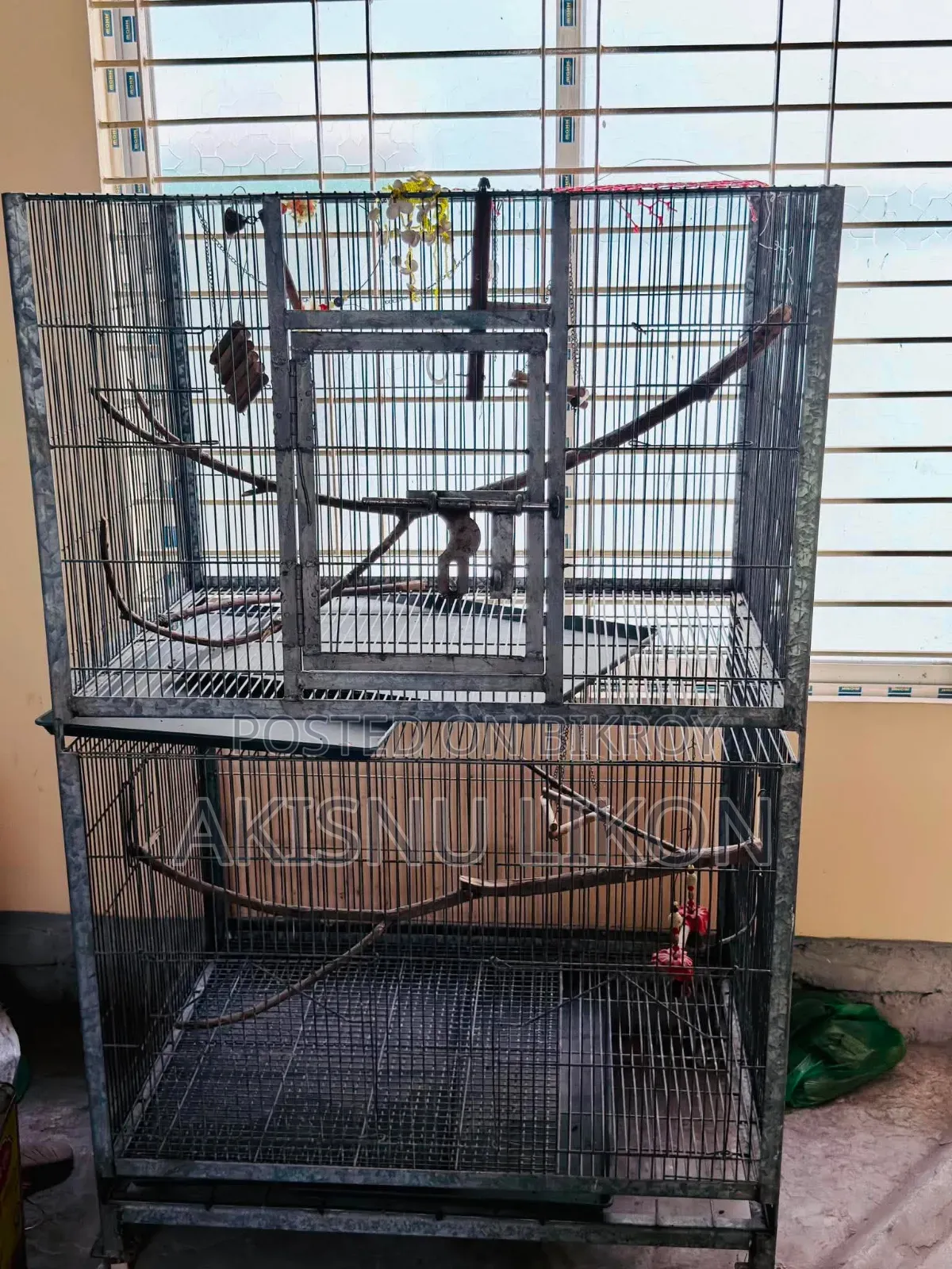 এই খাঁচাটি বিক্রি করা হবে