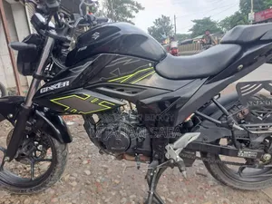 সুজুকি জিক্সার ২০২৫ ব্ল্যাক
