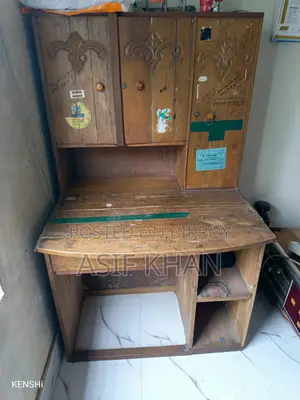 পড়ার টেবিল