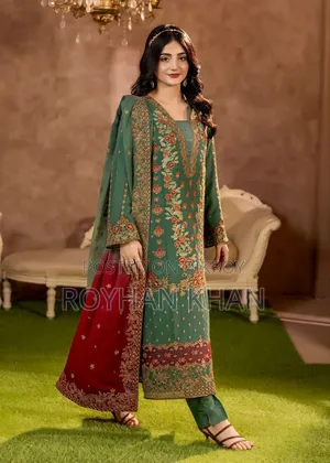সবুজ রঙের পাকিস্তানি শিফন কুর্তা সেট