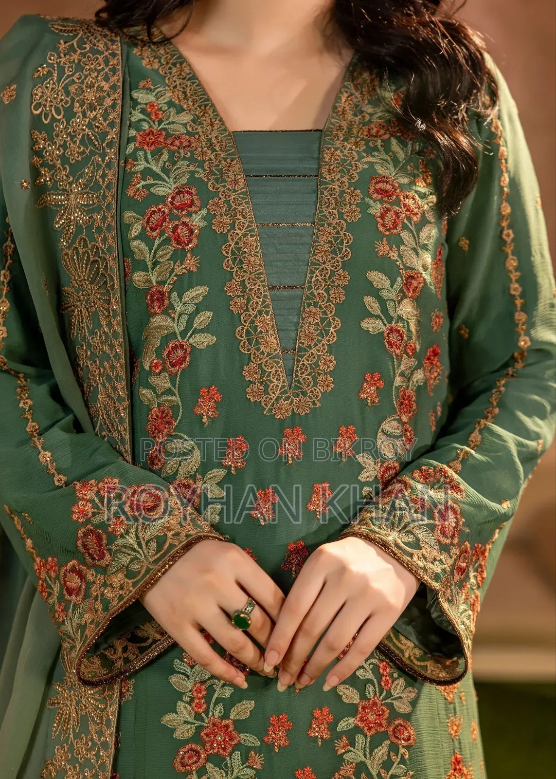 সবুজ রঙের পাকিস্তানি শিফন কুর্তা সেট