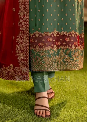 সবুজ রঙের পাকিস্তানি শিফন কুর্তা সেট