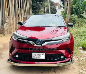 টয়োটা সি-এইচআর লিমিটেড এফডব্লিউডি ২০১৯ মেরুন