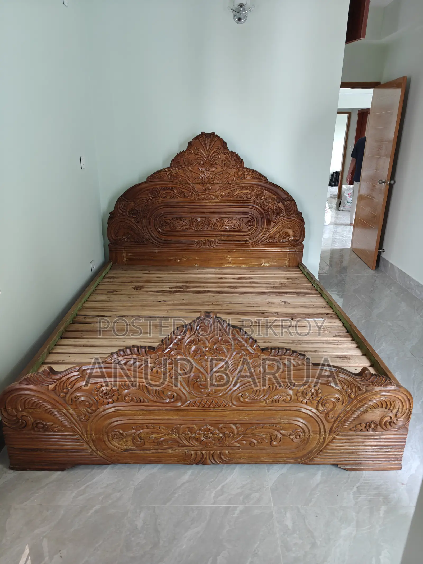 Akashi Wood King Size Bed