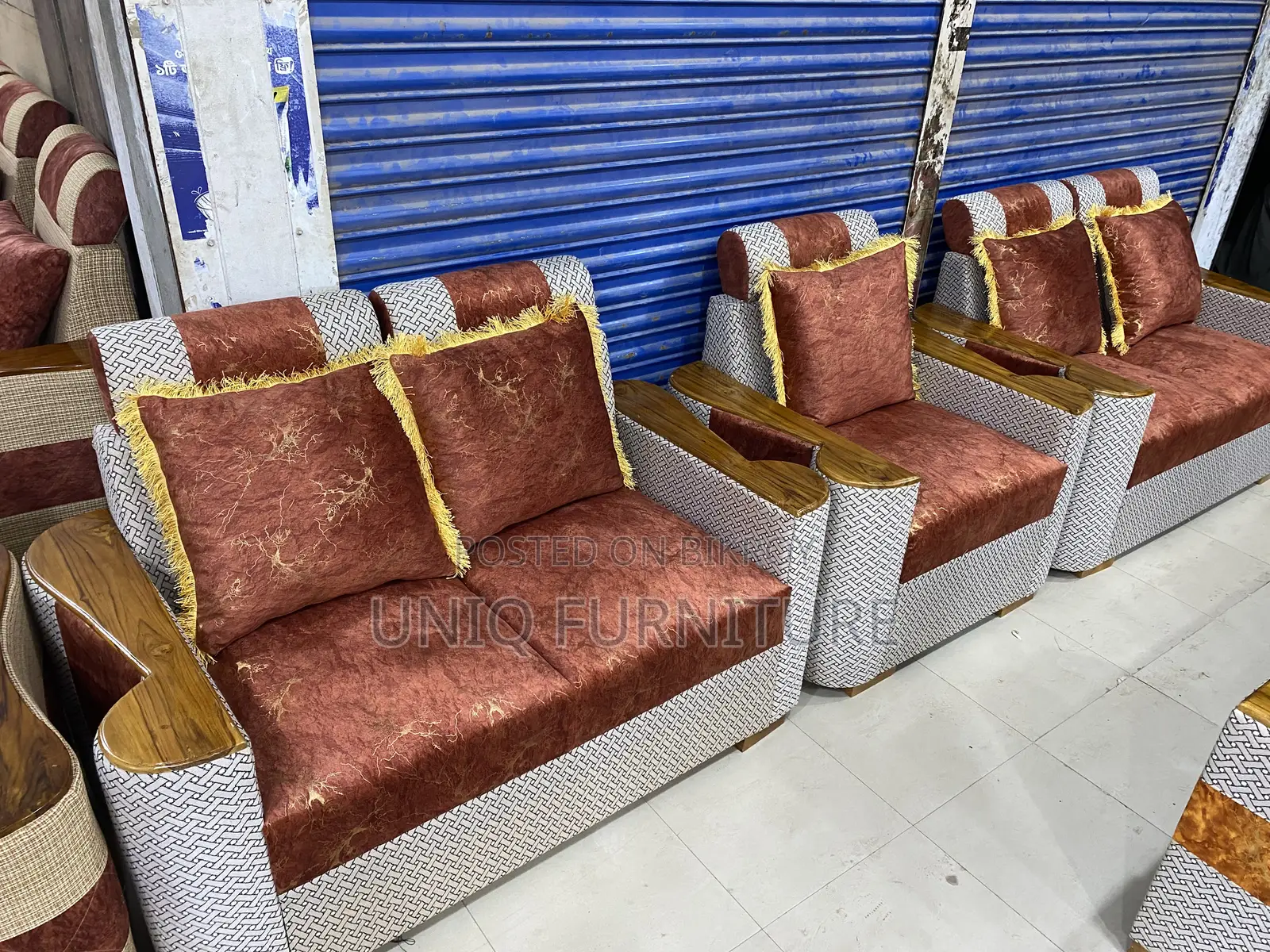 ২ ২ ১ সোফা ৫ সিটের বাজেট ফ্রেন্ডলি