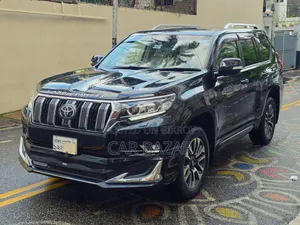 Toyota Land Cruiser Prado 2.7 2022 Black