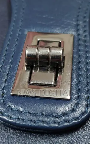 নেভি ব্লু এলিগ্যান্স — ১০০% আসল চামড়ার ব্যাগ