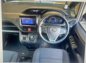 Toyota Noah 2021 Silver