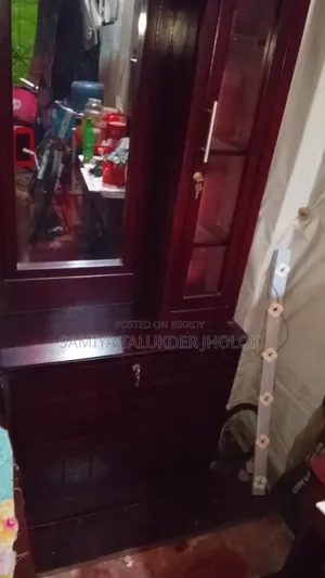 ডেসিন টেবিল বিক্রি হবে