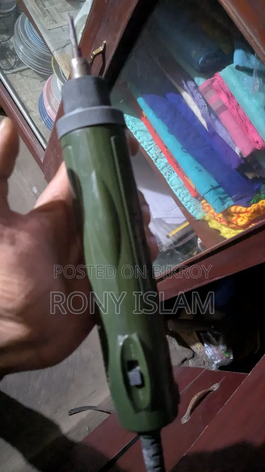 This is an electric screwdriver, you will understand how it feels when you hold it