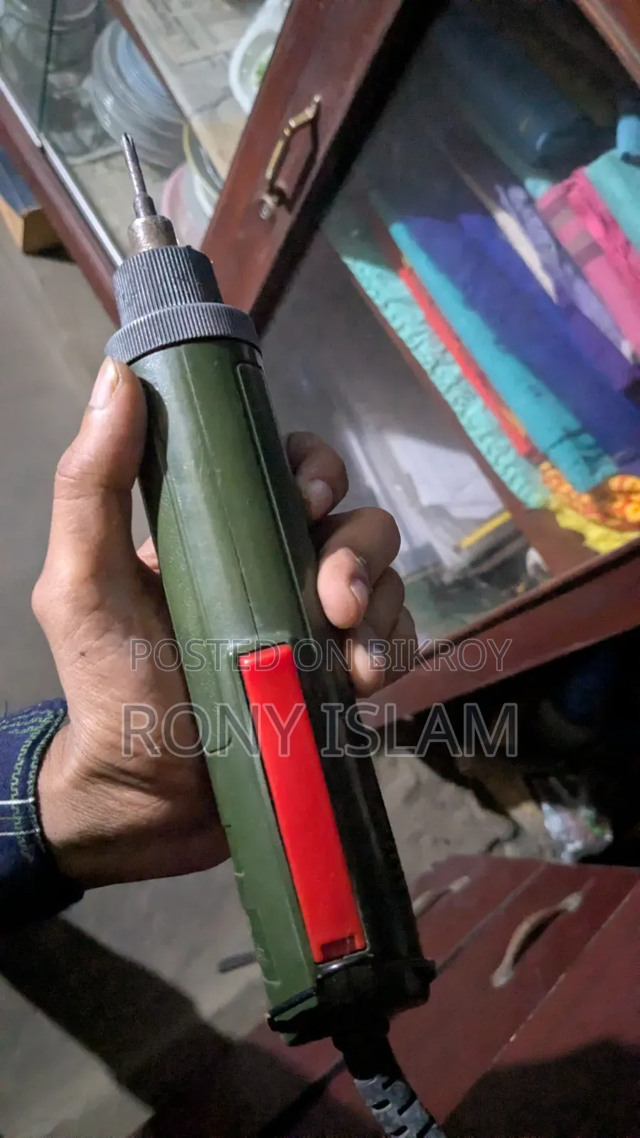 This is an electric screwdriver, you will understand how it feels when you hold it