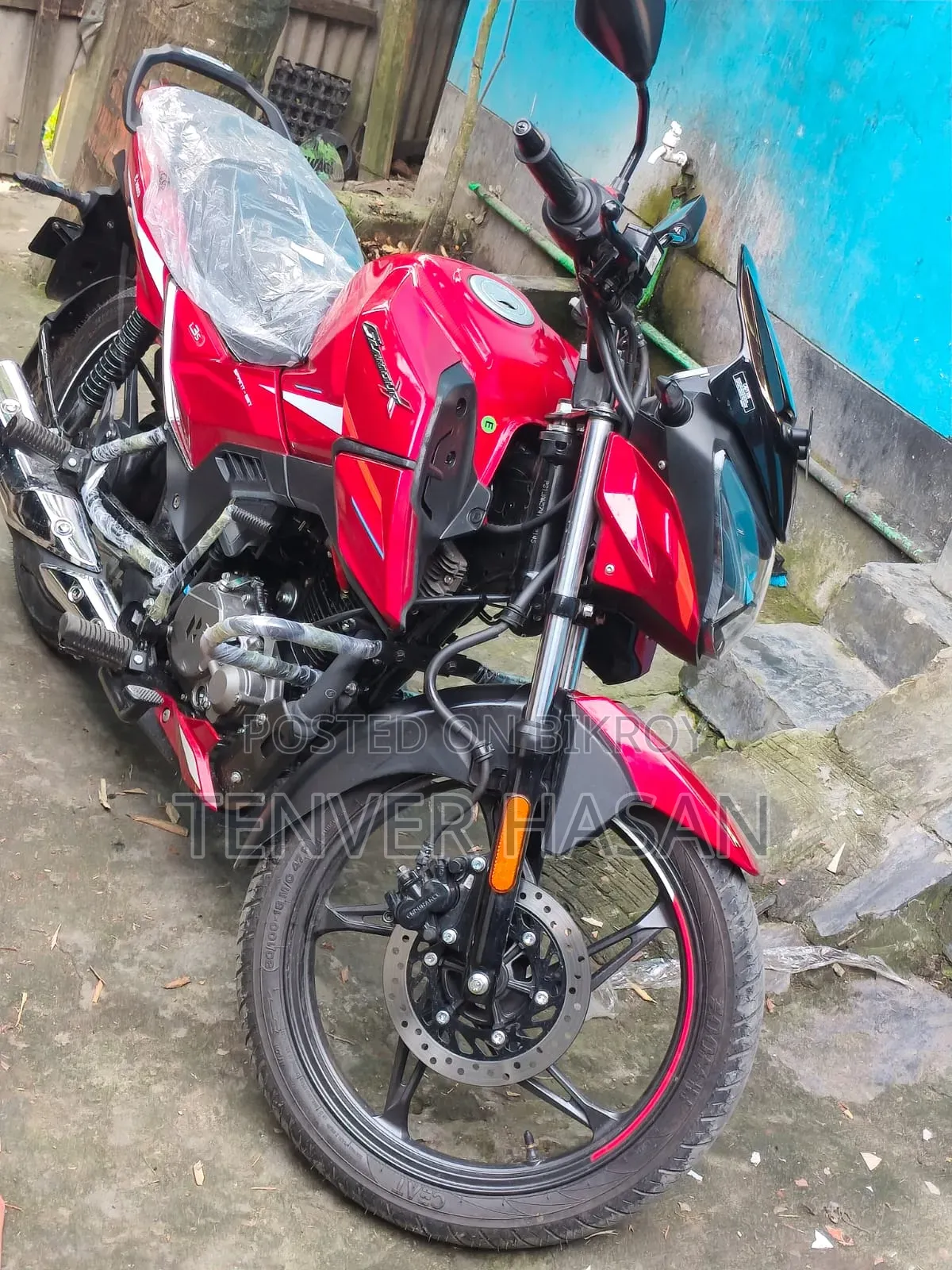 No major issues, FI engine, latest model, 700 kilometers driven