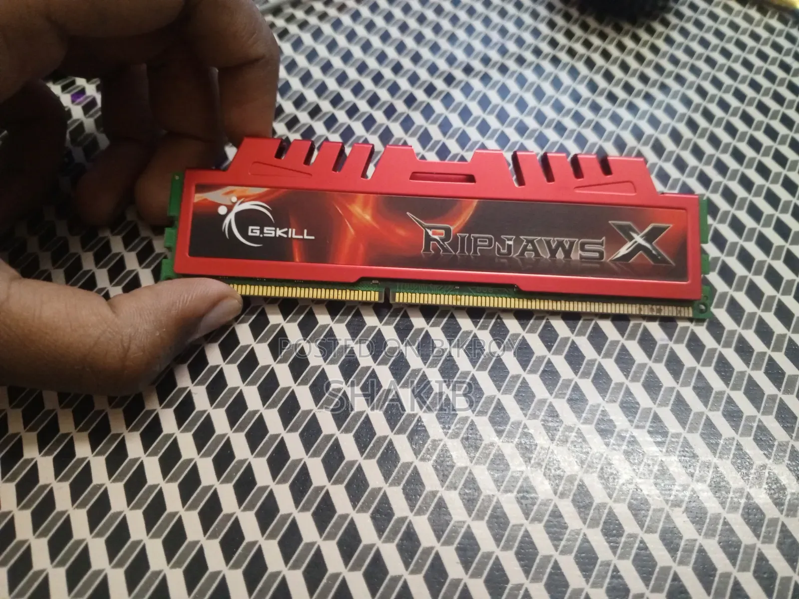 DDR3 4GB RAM (4GB x 2 = 8GB Total)