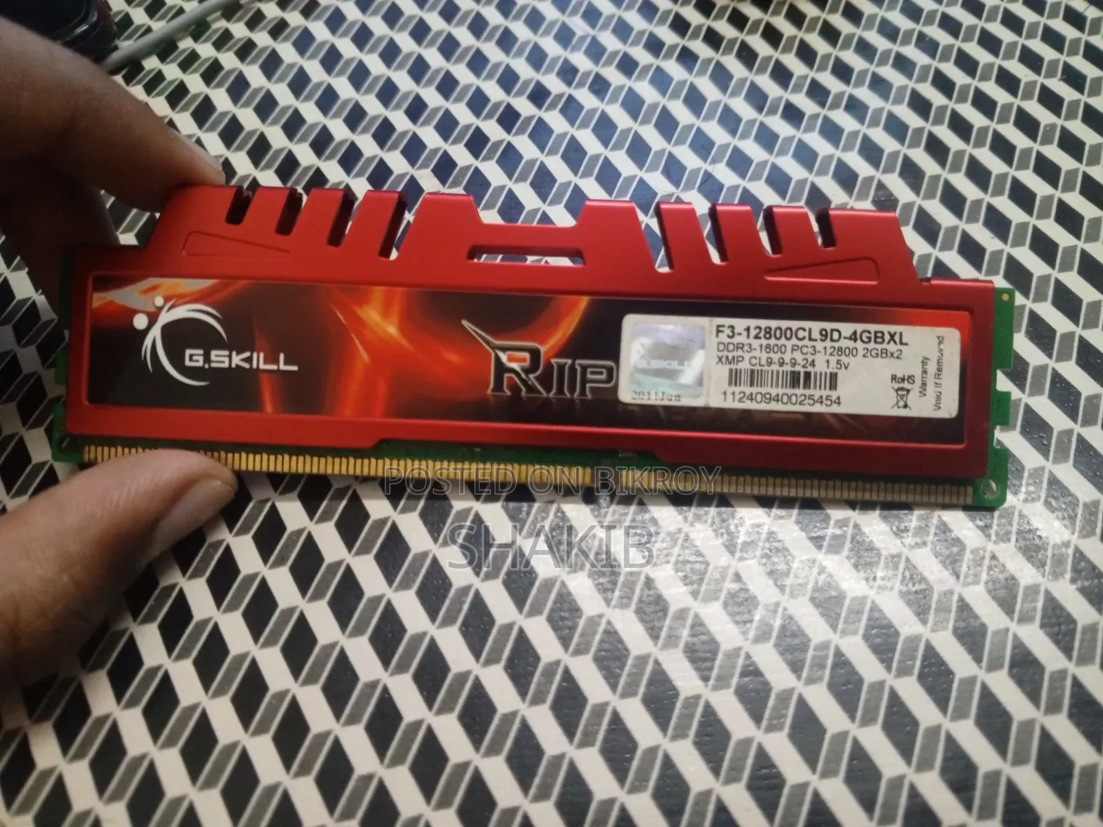 DDR3 4GB RAM (4GB x 2 = 8GB Total)