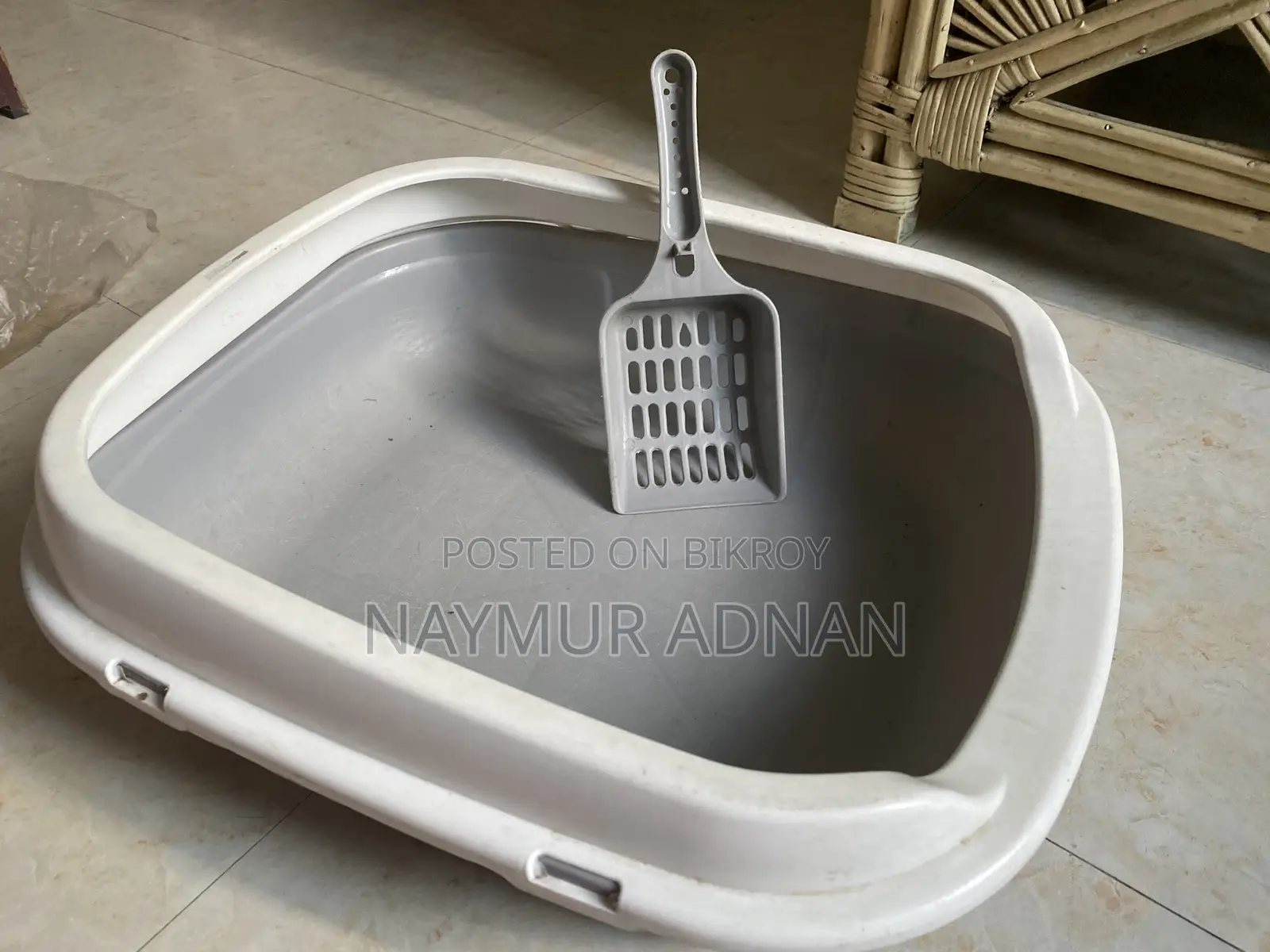 বিড়ালের লিটার বক্স আর স্কুপ