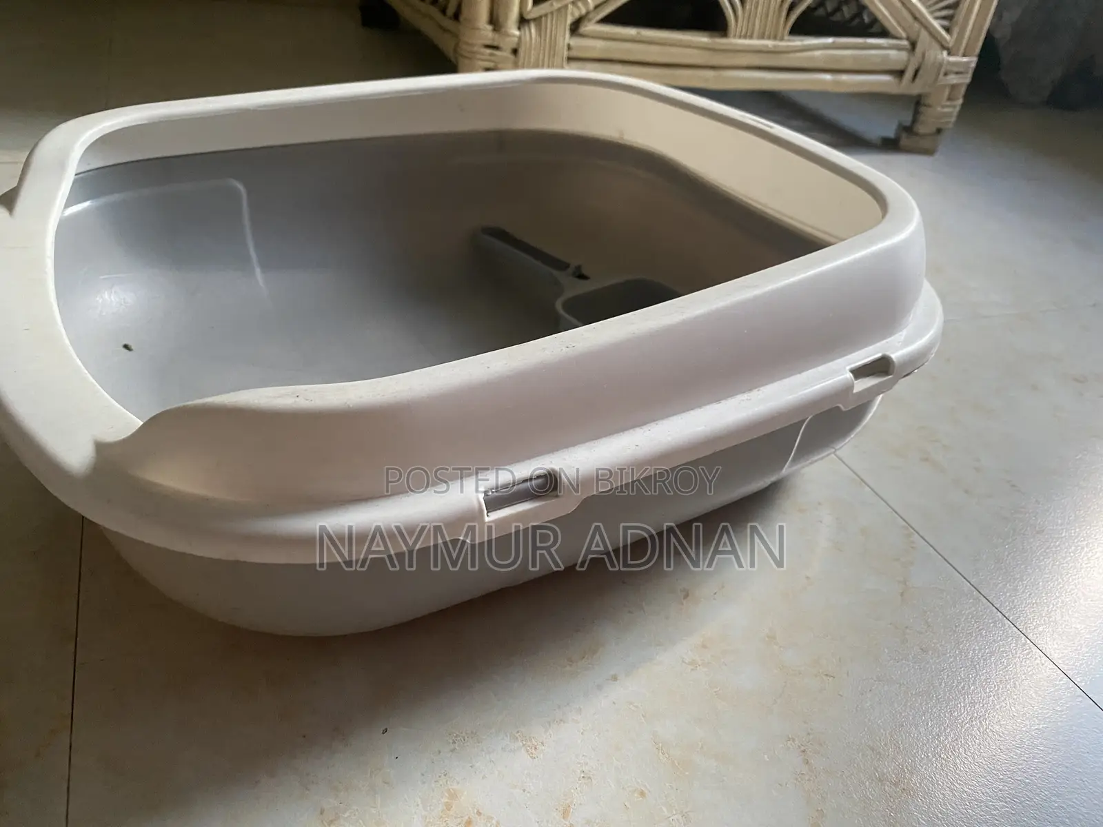 বিড়ালের লিটার বক্স আর স্কুপ