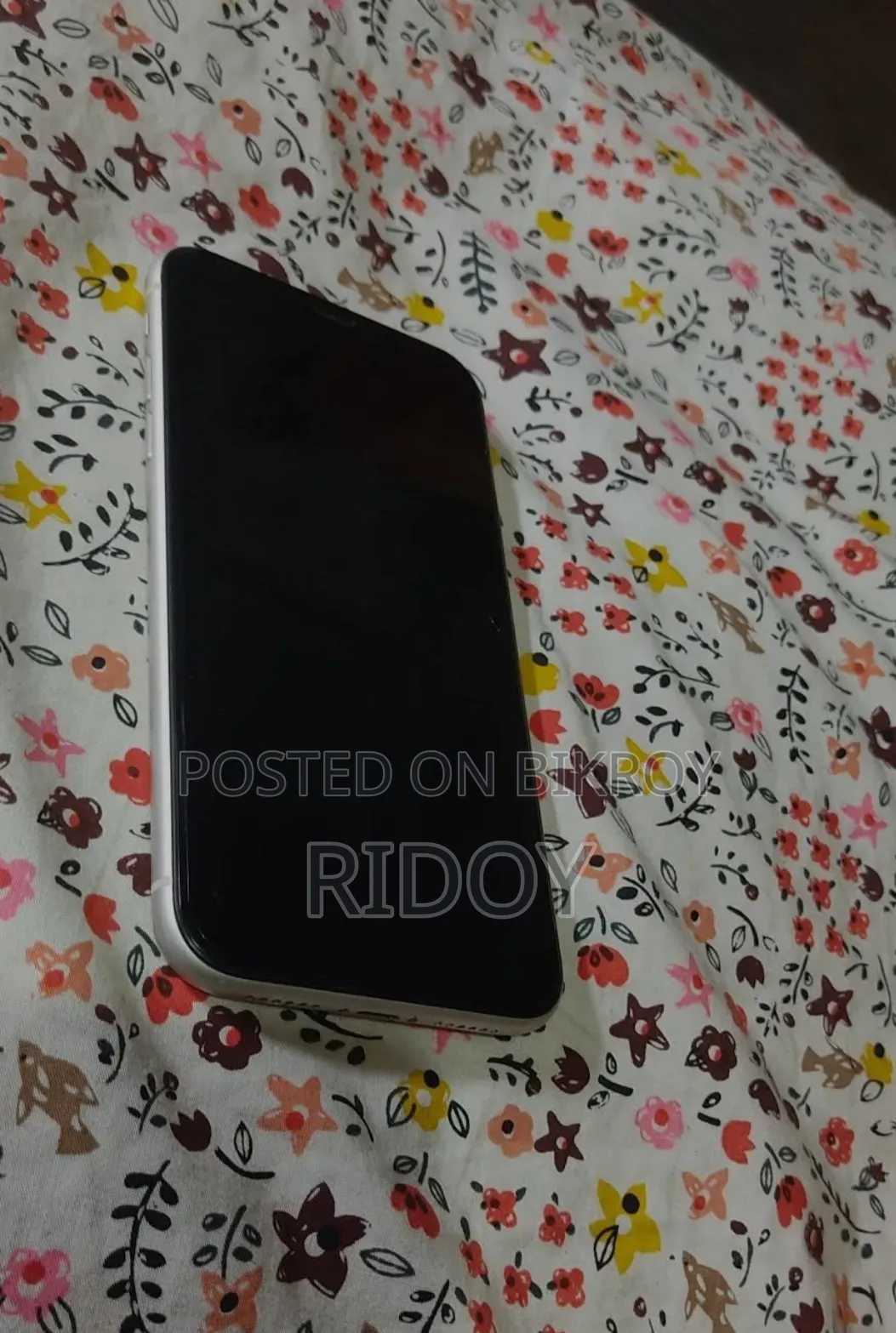 অ্যাপল আইফোন ১১ ১২৮ জিবি হোয়াইট