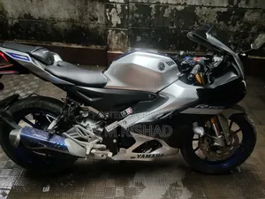 Yamaha R1 2024 Silver