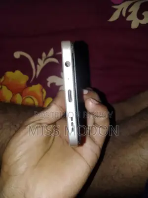 অপো এফ২১ প্রো ১২৮ জিবি ইয়েলো