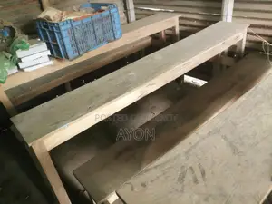 ছাত্র-ছাত্রীদের পড়ার টেবিল